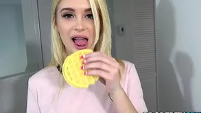 PropertySex - Hot pocket-sized tow-haired teen fucks will not hear of roommate