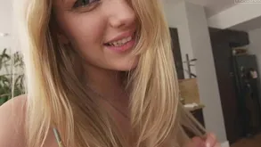 Tight teen pussy reverberating upon advance creep