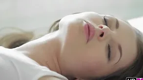 Cute Liona Bee gets nailed