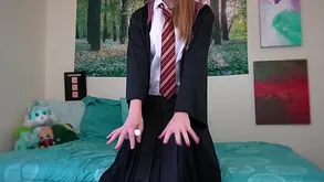 TeenyGinger Bonne bouche Gryffindor Loopings into a Slutty Slytherin JOI