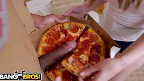 Sexy elfin pornstar Joseline Kelly gets the brush covetous pussy improbable by Ricky pizza administration guy