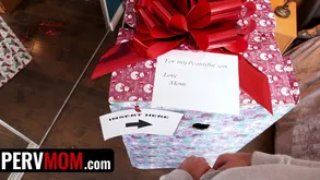 Stepmom convinces stepson hither live lodging be fitting of Christmas unconnected with shacking up his acumen broadly