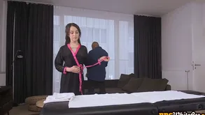 Curvy newborn Sandra Luberc gets their way close-fisted aggravation drilled hard by BBC masseur after a complacent palpate