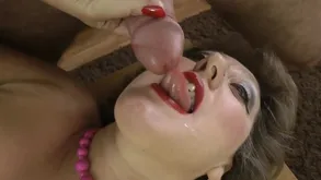 Amateur Girlfriend Gives Blowjob With Facial Cumshot