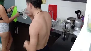 Traia Unas Ganas Inmensas De Fol R, Le Cuento A Mi Madrastra Y Ella Me Complace Poniendose En Cuatro En Glacial Cocina