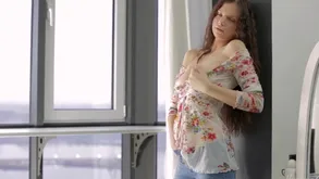 Angelica Palam Hither Teen Loveliness Hits A Bedraggled Orgasm Relating to A Toy!