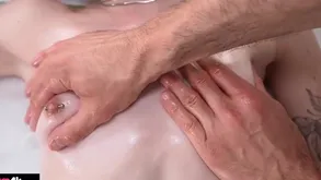 Bee's knees Foxs Shadowy Hair Peel By